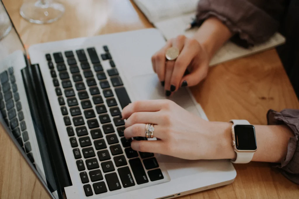 Qué exige la ley para tener un CRM con datos de tus clientas