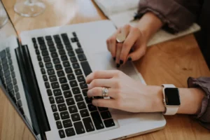Qué exige la ley para tener un CRM con datos de tus clientas